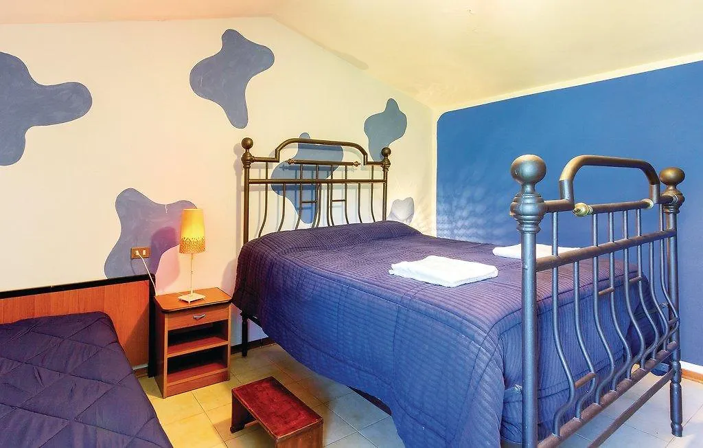 Hostal Casa Iris Gombitelli 0*,